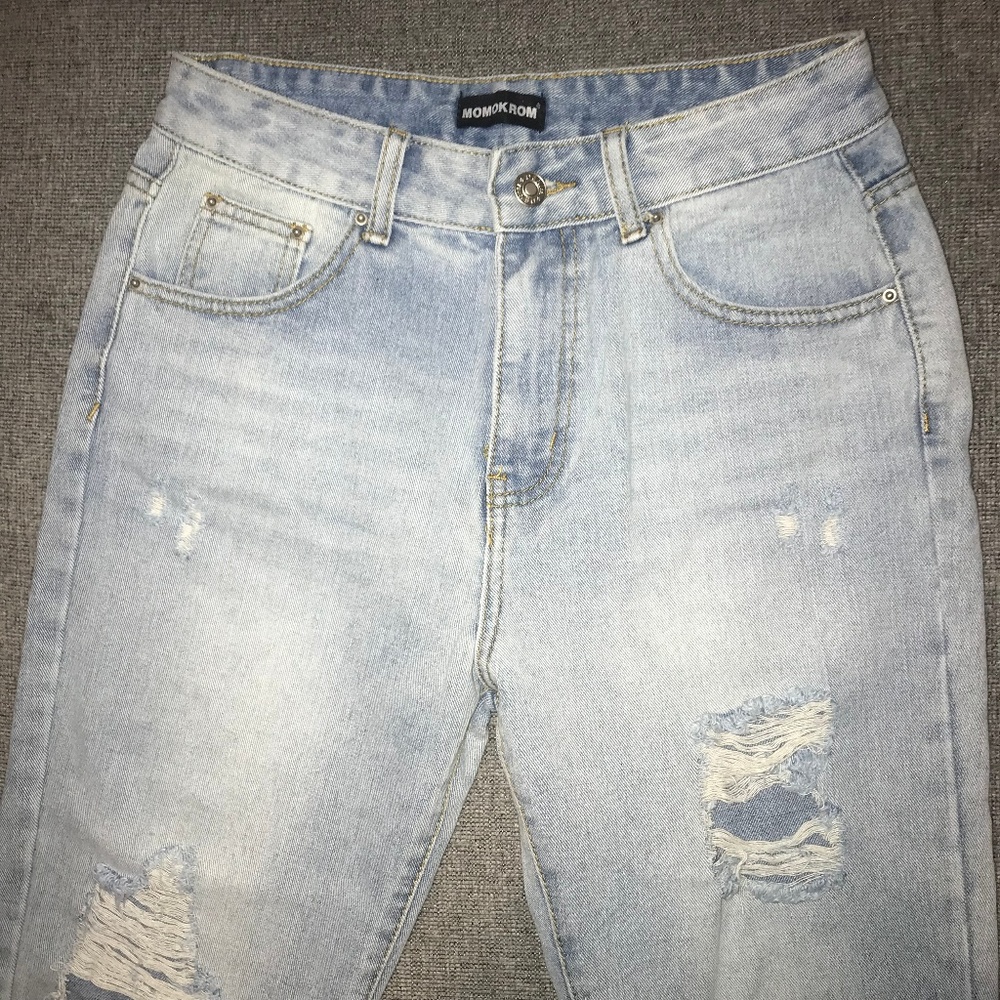 Light Wash Ripped Jeans